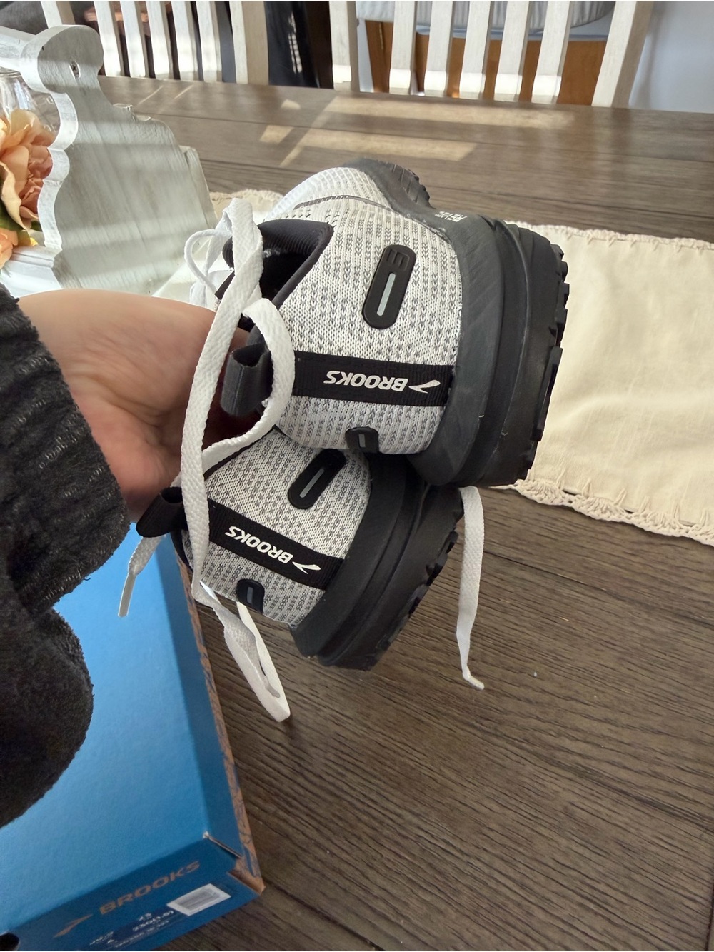 Brooks Revel Women's White and Black Athletic Running Shoes - Picture 7 of 7